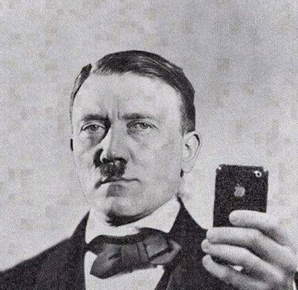 希特勒拿iPhone自拍