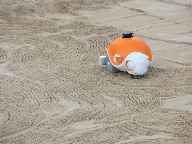你不会相信机器人在沙滩上这样做真棒