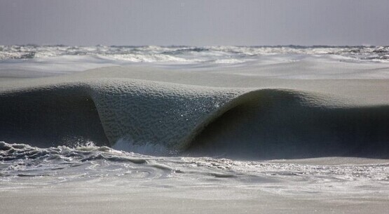 海浪被冻结