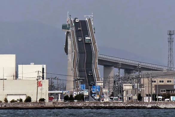 日本江岛大桥犹如“过山车” 成为旅游新热点4564