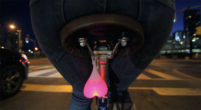 科技有意思：睾丸形自行车夜灯 让骑自行车的人安全-2