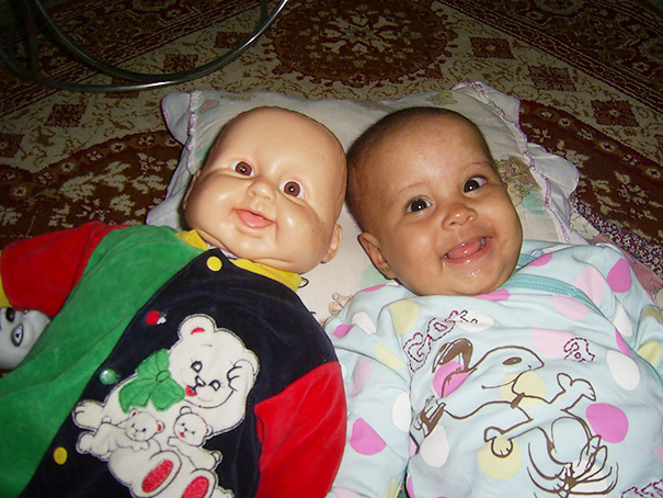 20个婴儿看起来就像他们的玩具娃娃-and-look-alike-dolls-23__605
