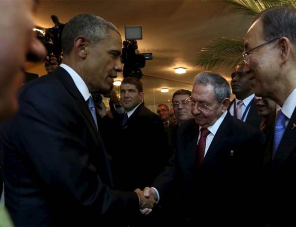 奥巴马与卡斯特罗在美洲峰会上寒暄握手 盘点美古五十年风云录