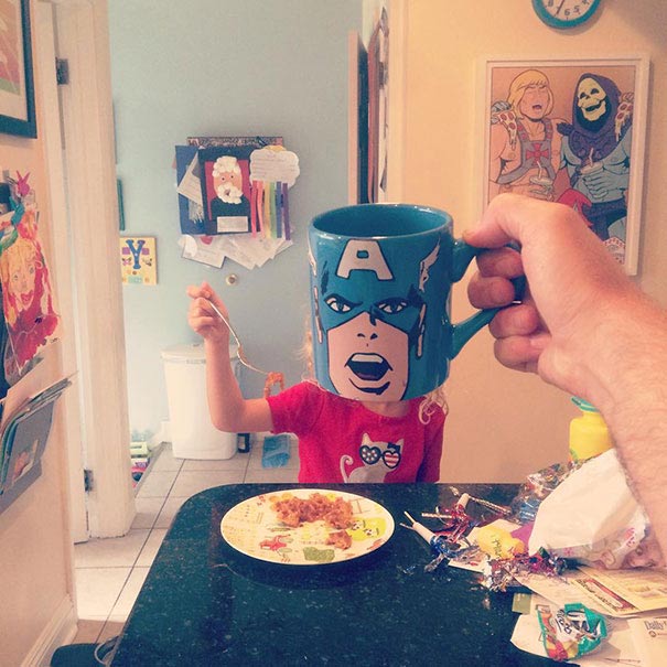 很有创意的爸爸用马克杯让孩子进入超级英雄的角色-superheroes-breakfast-mugshot-lance-curran-71