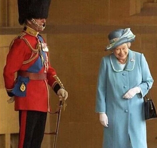 英国菲利普亲王与女王伊丽莎白 风雨70年情感历程