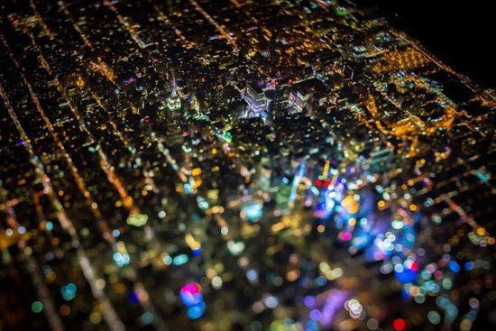摄影师乘飞机夜拍纽约“电路板”奇景 体验 “大脑神经突触 ”