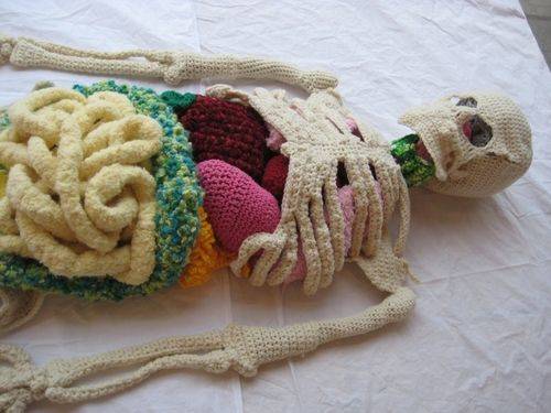 针织爱好者用毛线创造这些令人惊叹、离奇的针织品