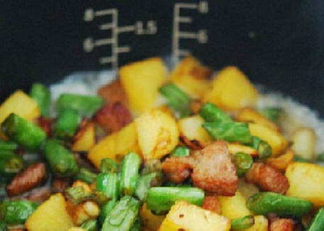 豆角土豆焖饭 有电饭煲就可以直接做来吃