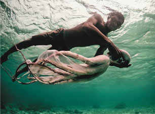 最后一代“海上游牧人”为了潜水自幼弄破耳膜