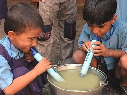 LifeStraw生命吸管：泥水秒变纯净饮用水