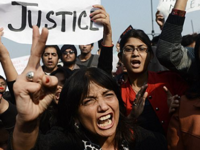 印度一名女子遭到5名男子性侵 去报案时又被一名警察性侵