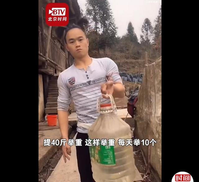 贵州小伙6年苦练“扑克飞刀”  5米外飞扑克削开易拉罐
