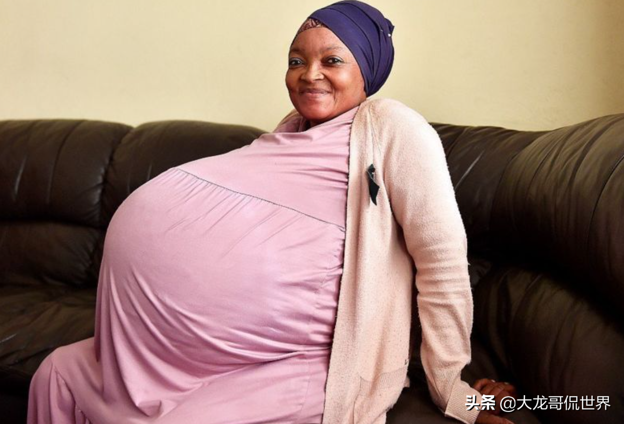 南非女子诞下十胞胎 自然受孕7个男孩3个女孩