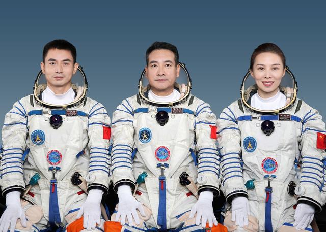 王亚平将成中国首位出舱女航天员 一分钟了解翟志刚王亚平叶光富