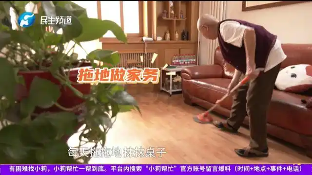 102岁老人不服老每天撸铁骑自行车